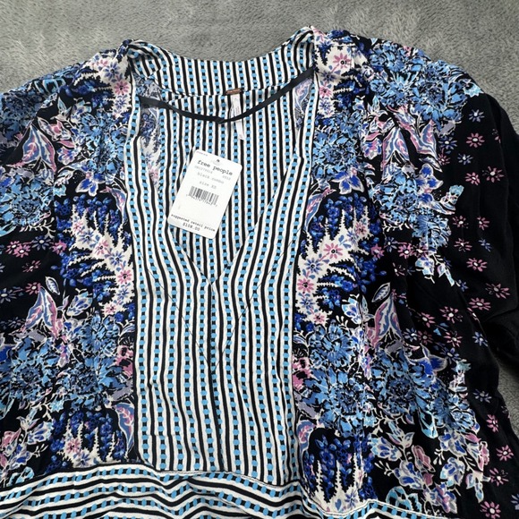 Free People Black Combo Floral Striped Bell Sleeve V-Neck Top OB1079916 XS NEW - Picture 7 of 10